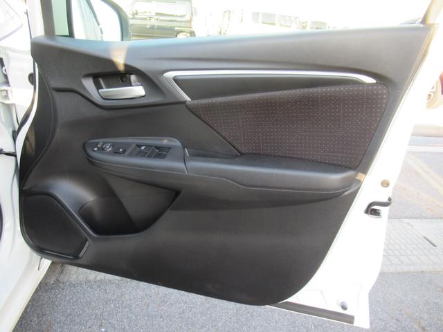 フィットハイブリッド Fパッケージ ギャザズナビ Bカメラ LEDヘッドライト 4WD(28枚目)