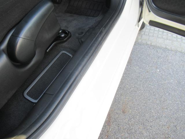 フィットハイブリッド Fパッケージ ギャザズナビ Bカメラ LEDヘッドライト 4WD(29枚目)