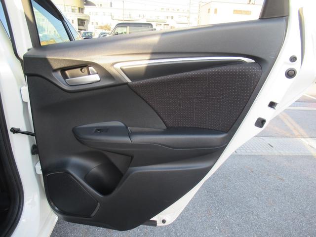 フィットハイブリッド Fパッケージ ギャザズナビ Bカメラ LEDヘッドライト 4WD(32枚目)