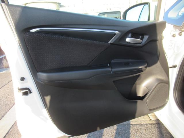 フィットハイブリッド Fパッケージ ギャザズナビ Bカメラ LEDヘッドライト 4WD(46枚目)