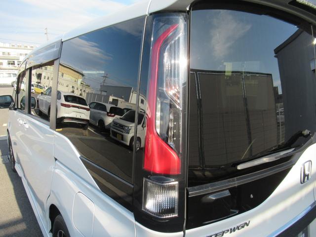 ステップワゴンスパーダ スパーダホンダセンシング ギャザズ9インチナビ バックカメラ 両側電動スライド わくわくゲート 8人乗り LEDヘッドライト 純正アルミホイール Bluetooth CD・DVD再生 オートリトラミラー シートバックテーブル(13枚目)