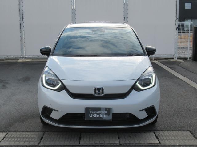 フィット ホーム　ギャザズナビ　Ｂｌｕｅｔｏｏｔｈ　ＣＤ・ＤＶＤ再生　フルセグＴＶ　バックカメラ　前後ドラレコ　ＬＥＤヘッドライト　アルミ　２トーンカラー　純正アルミホイール　禁煙車　スマートキー（4枚目）