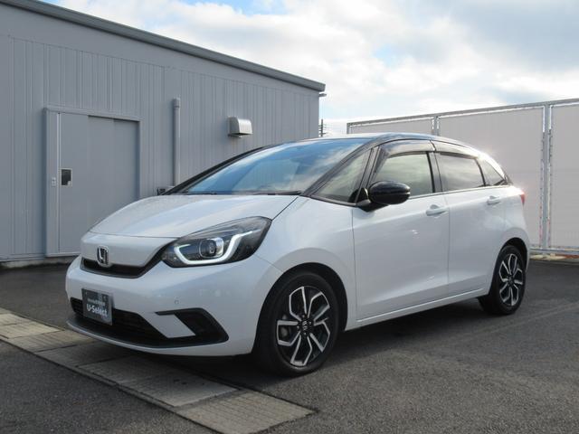 フィット ホーム　ギャザズナビ　Ｂｌｕｅｔｏｏｔｈ　ＣＤ・ＤＶＤ再生　フルセグＴＶ　バックカメラ　前後ドラレコ　ＬＥＤヘッドライト　アルミ　２トーンカラー　純正アルミホイール　禁煙車　スマートキー（5枚目）