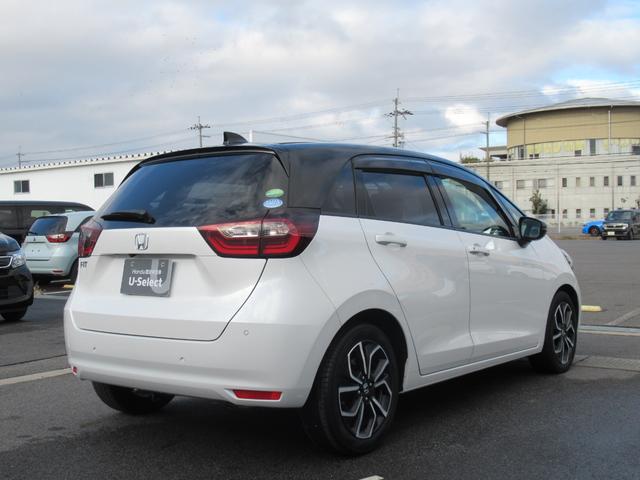 フィット ホーム　ギャザズナビ　Ｂｌｕｅｔｏｏｔｈ　ＣＤ・ＤＶＤ再生　フルセグＴＶ　バックカメラ　前後ドラレコ　ＬＥＤヘッドライト　アルミ　２トーンカラー　純正アルミホイール　禁煙車　スマートキー（8枚目）