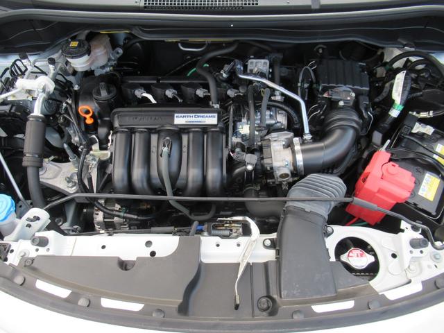 フィット ホーム　ギャザズナビ　Ｂｌｕｅｔｏｏｔｈ　ＣＤ・ＤＶＤ再生　フルセグＴＶ　バックカメラ　前後ドラレコ　ＬＥＤヘッドライト　アルミ　２トーンカラー　純正アルミホイール　禁煙車　スマートキー（15枚目）