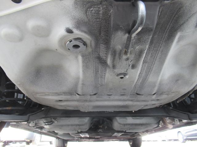 フィット ホーム　ギャザズナビ　Ｂｌｕｅｔｏｏｔｈ　ＣＤ・ＤＶＤ再生　フルセグＴＶ　バックカメラ　前後ドラレコ　ＬＥＤヘッドライト　アルミ　２トーンカラー　純正アルミホイール　禁煙車　スマートキー（16枚目）