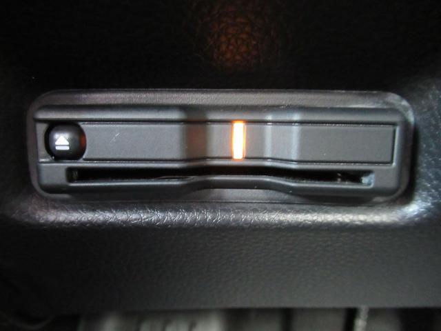 フィット ホーム　ギャザズナビ　Ｂｌｕｅｔｏｏｔｈ　ＣＤ・ＤＶＤ再生　フルセグＴＶ　バックカメラ　前後ドラレコ　ＬＥＤヘッドライト　アルミ　２トーンカラー　純正アルミホイール　禁煙車　スマートキー（21枚目）