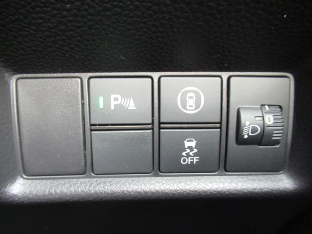 フィット ホーム　ギャザズナビ　Ｂｌｕｅｔｏｏｔｈ　ＣＤ・ＤＶＤ再生　フルセグＴＶ　バックカメラ　前後ドラレコ　ＬＥＤヘッドライト　アルミ　２トーンカラー　純正アルミホイール　禁煙車　スマートキー（22枚目）