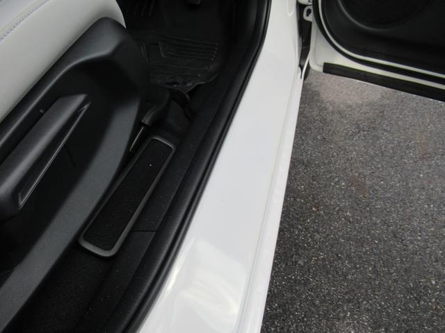 フィット ホーム　ギャザズナビ　Ｂｌｕｅｔｏｏｔｈ　ＣＤ・ＤＶＤ再生　フルセグＴＶ　バックカメラ　前後ドラレコ　ＬＥＤヘッドライト　アルミ　２トーンカラー　純正アルミホイール　禁煙車　スマートキー（30枚目）