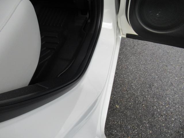 フィット ホーム　ギャザズナビ　Ｂｌｕｅｔｏｏｔｈ　ＣＤ・ＤＶＤ再生　フルセグＴＶ　バックカメラ　前後ドラレコ　ＬＥＤヘッドライト　アルミ　２トーンカラー　純正アルミホイール　禁煙車　スマートキー（34枚目）