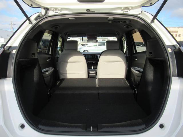 フィット ホーム　ギャザズナビ　Ｂｌｕｅｔｏｏｔｈ　ＣＤ・ＤＶＤ再生　フルセグＴＶ　バックカメラ　前後ドラレコ　ＬＥＤヘッドライト　アルミ　２トーンカラー　純正アルミホイール　禁煙車　スマートキー（39枚目）