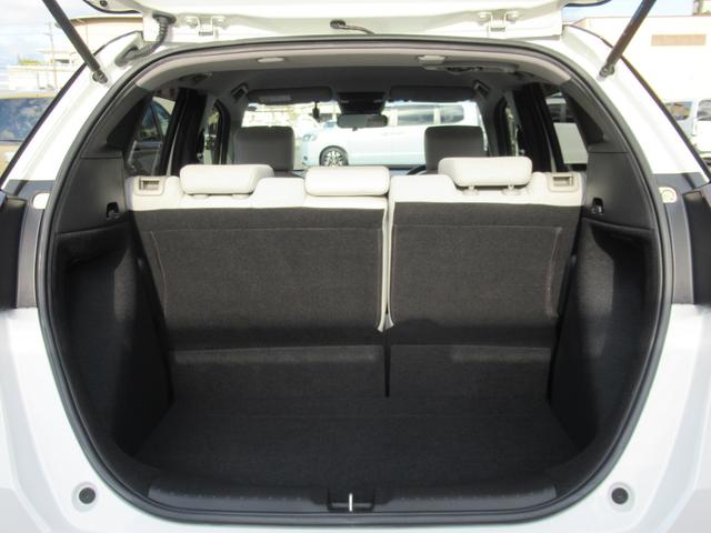 フィット ホーム　ギャザズナビ　Ｂｌｕｅｔｏｏｔｈ　ＣＤ・ＤＶＤ再生　フルセグＴＶ　バックカメラ　前後ドラレコ　ＬＥＤヘッドライト　アルミ　２トーンカラー　純正アルミホイール　禁煙車　スマートキー（41枚目）