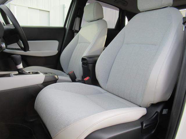 フィット ホーム　ギャザズナビ　Ｂｌｕｅｔｏｏｔｈ　ＣＤ・ＤＶＤ再生　フルセグＴＶ　バックカメラ　前後ドラレコ　ＬＥＤヘッドライト　アルミ　２トーンカラー　純正アルミホイール　禁煙車　スマートキー（50枚目）