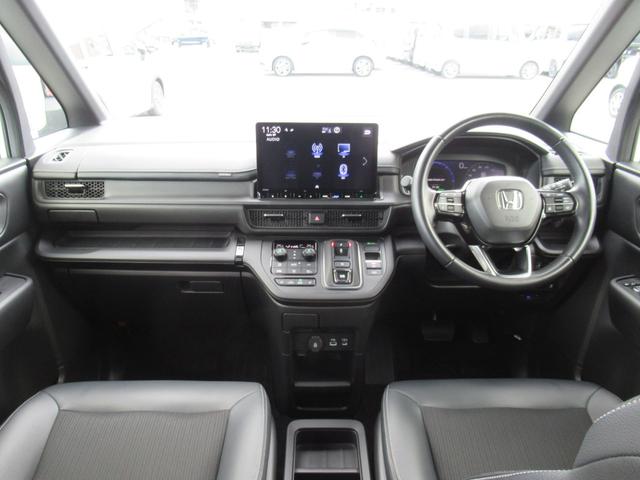 ステップワゴン ｅ：ＨＥＶスパーダ　１１．４インチＨｏｎｄａＣＯＮＮＥＣＴナビ　Ｂカメラ　両側電動スライド　電動リアゲート　シートヒーター（3枚目）