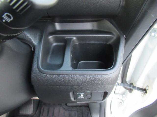 N-BOXカスタム L ギャザズナビ Bluetooth CD・DVD再生 バックカメラ 左側電動スライド シートヒーター LEDヘッドライト 純正アルミホイール シートバックテーブル ロールサンシェード オートリトラミラー(32枚目)