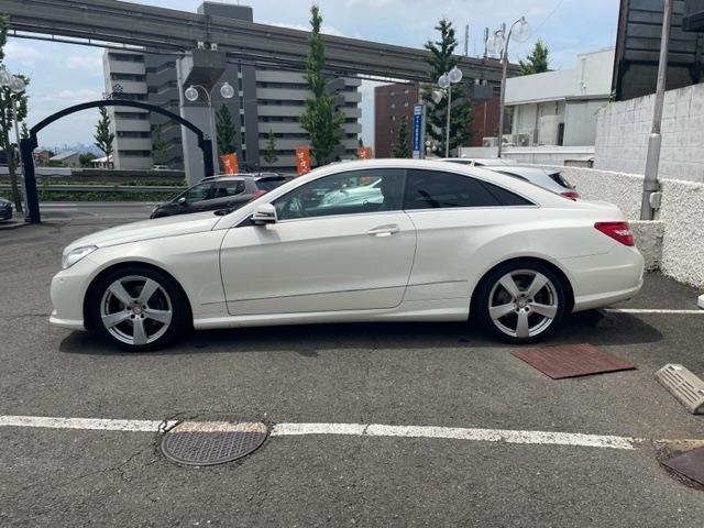 Ｅ２５０　ブルーエフィシェンシー　クーペ　Ｅ２５０　ＣＧＩブルーエフィシェンシー（４名）黒革　ＡＭＧスタイリングｐｋｇ　スモーク　スマートキー　コーナーセンサー(3枚目)