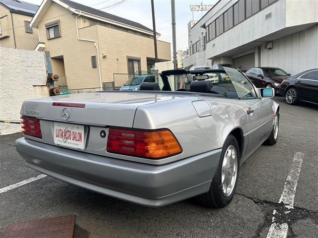 ＳＬ５００　ＳＬ５００（２名）前期仕様　電動オ－プン全シリンダ－修理済　左ハンドル　Ｖ８エンジン　黒革　正規ディーラー車　前オーナー禁煙＆屋根付き保管　ハードトップ有(25枚目)