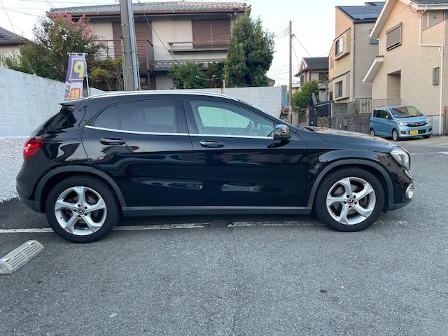 ＧＬＡクラス ＧＬＡ２２０　４マチック　４ＷＤ　パノラマルーフ　　黒革シート　　パワーシート　　ハーマンカードン　　ナビＴＶ　　電動リアゲート（4枚目）