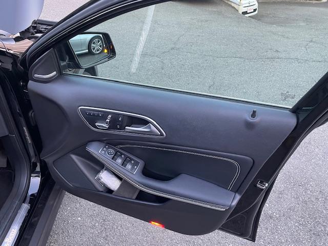 ＧＬＡクラス ＧＬＡ２２０　４マチック　４ＷＤ　パノラマルーフ　　黒革シート　　パワーシート　　ハーマンカードン　　ナビＴＶ　　電動リアゲート（27枚目）