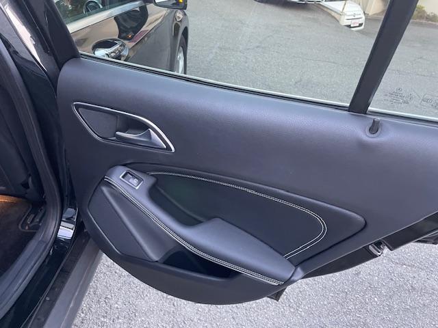 ＧＬＡクラス ＧＬＡ２２０　４マチック　４ＷＤ　パノラマルーフ　　黒革シート　　パワーシート　　ハーマンカードン　　ナビＴＶ　　電動リアゲート（32枚目）