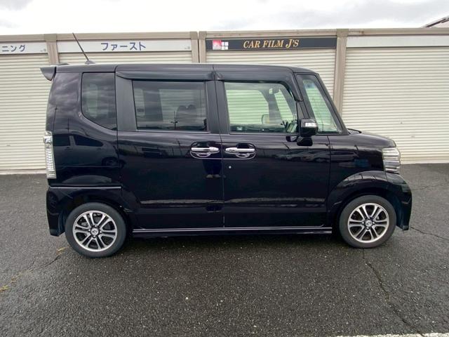Ｎ－ＢＯＸカスタム Ｇ　ＳＳパッケージ　禁煙車　車検整備２年付き　両側パワースライド　新品バッテリー＆エンジンオイル交換　純正ナビ　バックカメラ　ＴＶ　ＥＴＣ　スマートキー　ベンチシート　ＨＩＤヘッドライト　純正アルミホイール（4枚目）