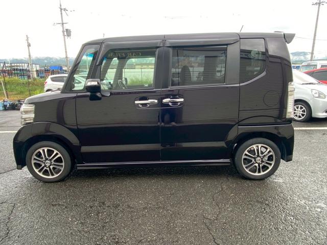 Ｎ－ＢＯＸカスタム Ｇ　ＳＳパッケージ　禁煙車　車検整備２年付き　両側パワースライド　新品バッテリー＆エンジンオイル交換　純正ナビ　バックカメラ　ＴＶ　ＥＴＣ　スマートキー　ベンチシート　ＨＩＤヘッドライト　純正アルミホイール（5枚目）