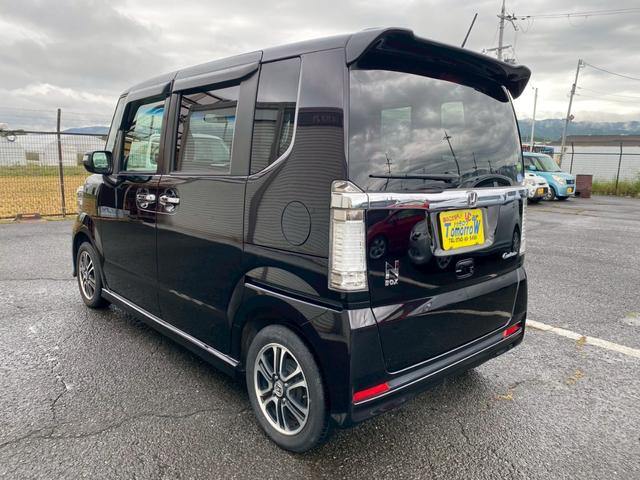 Ｎ－ＢＯＸカスタム Ｇ　ＳＳパッケージ　禁煙車　車検整備２年付き　両側パワースライド　新品バッテリー＆エンジンオイル交換　純正ナビ　バックカメラ　ＴＶ　ＥＴＣ　スマートキー　ベンチシート　ＨＩＤヘッドライト　純正アルミホイール（9枚目）