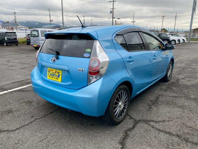 アクア S 車検整備2年付き スマートキー ナビ バックカメラ ETC 前後ドラレコ オートライト オートエアコン 社外15インチAW Bluetooth接続 フルセグTV 補機バッテリー&エンジンオイル交換(8枚目)