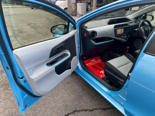 アクア S 車検整備2年付き スマートキー ナビ バックカメラ ETC 前後ドラレコ オートライト オートエアコン 社外15インチAW Bluetooth接続 フルセグTV 補機バッテリー&エンジンオイル交換(22枚目)