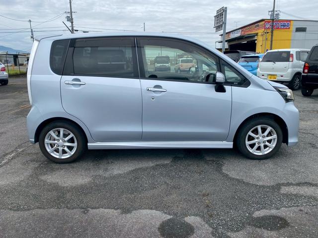 ご納車前にエンジンオイル・エレメント、バッテリー、ワイパーゴム、スマートキーの電池等を新品交換いたします。