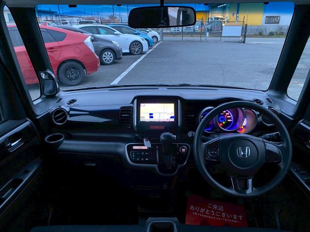 Ｎ－ＢＯＸカスタム Ｇ　ＳＳパッケージ　車検整備２年付き　両側パワースライド　スマートキー　ナビ　ＴＶ（フルセグ）　Ｂｌｕｅｔｏｏｔｈオーディオ　ＨＩＤヘッドライト　純正アルミホイール　新品バッテリー交換　エンジンオイル＆エレメント交換（10枚目）