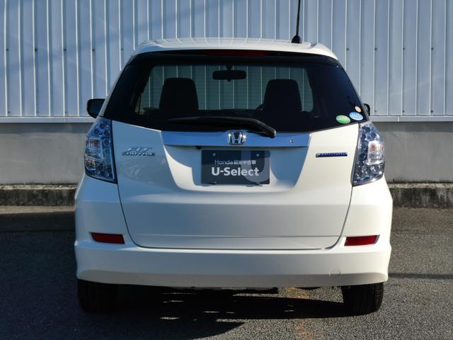 フィットシャトルハイブリッド ハイブリッドファインライン 純正ナビ・バックカメラ・ETC付 ETC車載器 アイドリングストップ オートエアコン エアバッグ パワーウインドウ Wエアバック キーレス DVD VSA オートクルーズコントロール ABS 地デジ(11枚目)