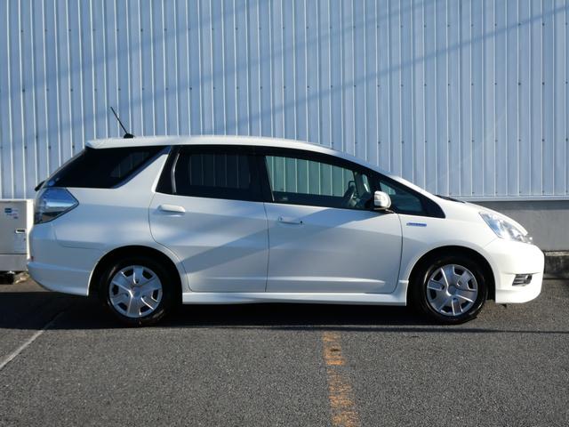 フィットシャトルハイブリッド ハイブリッドファインライン 純正ナビ・バックカメラ・ETC付 ETC車載器 アイドリングストップ オートエアコン エアバッグ パワーウインドウ Wエアバック キーレス DVD VSA オートクルーズコントロール ABS 地デジ(12枚目)
