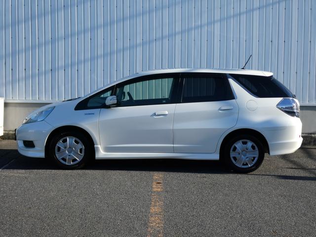 フィットシャトルハイブリッド ハイブリッドファインライン 純正ナビ・バックカメラ・ETC付 ETC車載器 アイドリングストップ オートエアコン エアバッグ パワーウインドウ Wエアバック キーレス DVD VSA オートクルーズコントロール ABS 地デジ(13枚目)