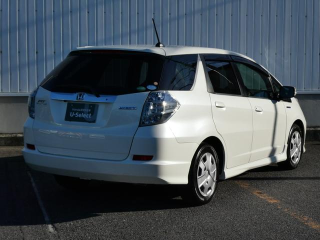 フィットシャトルハイブリッド ハイブリッドファインライン 純正ナビ・バックカメラ・ETC付 ETC車載器 アイドリングストップ オートエアコン エアバッグ パワーウインドウ Wエアバック キーレス DVD VSA オートクルーズコントロール ABS 地デジ(16枚目)