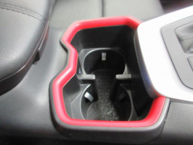 ＲＡＶ４ アドベンチャー　オフロードパッケージ　踏み間違い加速抑制　タイヤ新　ドラレコ　ディーラー保証１年走行距離無制限　トヨタ認定中古車　ディスプレイオーディオ　ナビ　フルセグ　バックカメラ　ＥＴＣ　ＬＥＤヘッドランプ　シートヒーター　純正アルミ（28枚目）