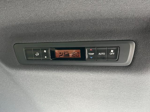 ヴォクシー ハイブリッドＺＳ　煌ＩＩ　両側パワースライド　踏み間違い加速抑制　ディーラー保証１年走行距離無制限　トヨタ認定中古車　ドラレコ　ナビ　フルセグ　バックカメラ　ＥＴＣ　ＬＥＤヘッドランプ　シートヒーター　純正アルミホイール（30枚目）