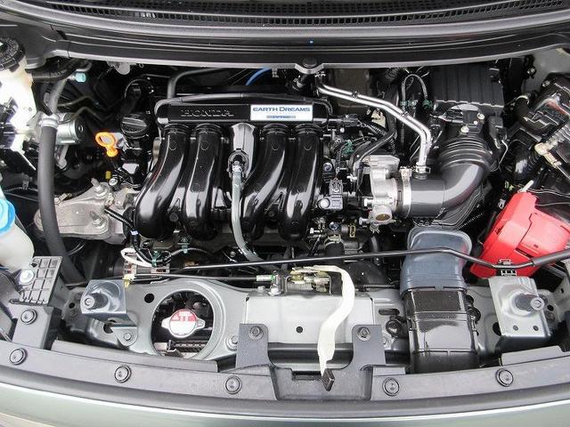 フリード クロスター・ホンダセンシング　両側パワースライド　踏み間違い加速抑制　ディーラー保証１年付き走行距離無制限　ナビ　フルセグ　バックカメラ　ＣＤ再生　ＥＴＣ　スマートキー　純正アルミホイール　ワンオーナー（21枚目）