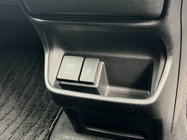 フリード クロスター・ホンダセンシング 両側パワースライド 踏み間違い加速抑制 ディーラー保証1年付き走行距離無制限 ナビ フルセグ バックカメラ CD再生 ETC スマートキー 純正アルミホイール ワンオーナー(44枚目)