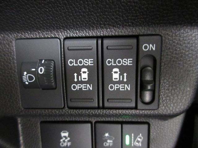 フリード クロスター・ホンダセンシング 両側パワースライド 踏み間違い加速抑制 ディーラー保証1年付き走行距離無制限 ナビ フルセグ バックカメラ CD再生 ETC スマートキー 純正アルミホイール ワンオーナー(47枚目)