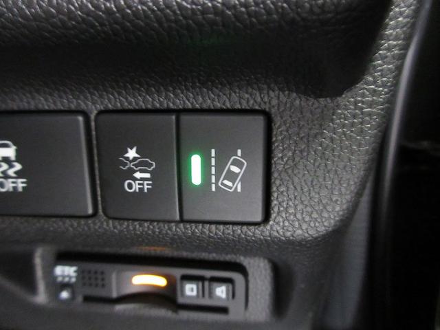 フリード クロスター・ホンダセンシング 両側パワースライド 踏み間違い加速抑制 ディーラー保証1年付き走行距離無制限 ナビ フルセグ バックカメラ CD再生 ETC スマートキー 純正アルミホイール ワンオーナー(54枚目)