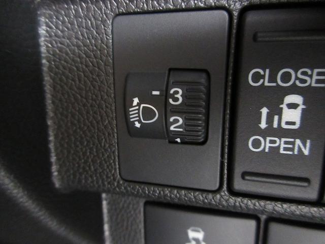 フリード クロスター・ホンダセンシング 両側パワースライド 踏み間違い加速抑制 ディーラー保証1年付き走行距離無制限 ナビ フルセグ バックカメラ CD再生 ETC スマートキー 純正アルミホイール ワンオーナー(55枚目)