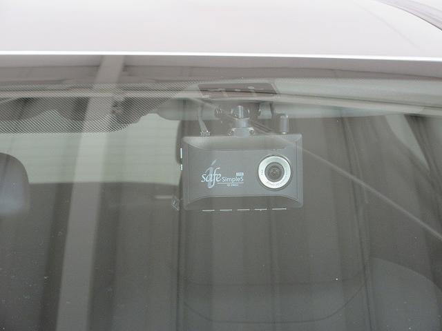 アクア Ｇ　踏み間違い加速抑制　全方位モニタ　保証付　トヨタディーラ保証１年走行距離無制限　トヨタ認定中古車　前後ドラレコ　ディスプレイオーディオ　ナビ　ＥＴＣ　スマートキー　ＬＥＤヘッドランプ　ワンオーナー（3枚目）