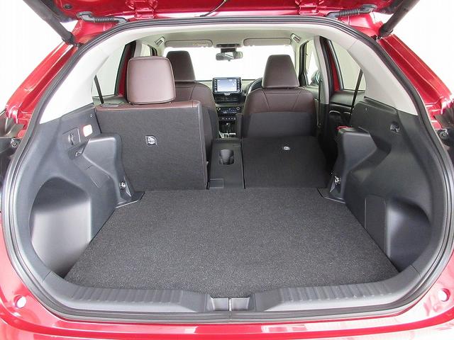 ヤリスクロス ハイブリッドZ 4WD 踏み間違い加速抑制 全方位モニタ 保証付 走行距離無制限 トヨタ認定中古車 ディスプレイオーディオ フルセグ バックカメラ ETC シートヒーター パワーシート 純正アルミホイール 電動リア(7枚目)