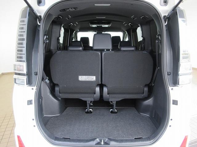 ヴォクシー ZS 煌III 後席モニタ 両側パワースライド タイヤ新 ディーラー保証1年走行距離無制限 トヨタ認定中古車 踏み間違い加速抑制 ナビ フルセグ ETC LEDヘッドランプ 純正アルミホイール ワンオーナー(9枚目)