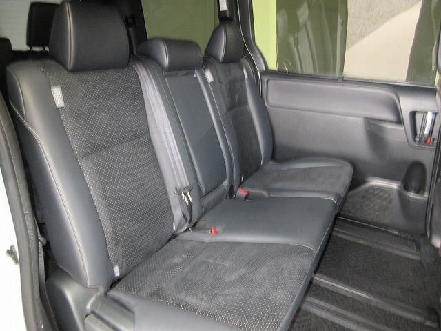 ヴォクシー ZS 煌III 後席モニタ 両側パワースライド タイヤ新 ディーラー保証1年走行距離無制限 トヨタ認定中古車 踏み間違い加速抑制 ナビ フルセグ ETC LEDヘッドランプ 純正アルミホイール ワンオーナー(24枚目)