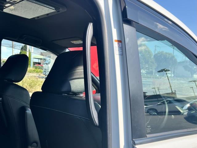 ヴォクシー ZS 煌III 後席モニタ 両側パワースライド タイヤ新 ディーラー保証1年走行距離無制限 トヨタ認定中古車 踏み間違い加速抑制 ナビ フルセグ ETC LEDヘッドランプ 純正アルミホイール ワンオーナー(31枚目)