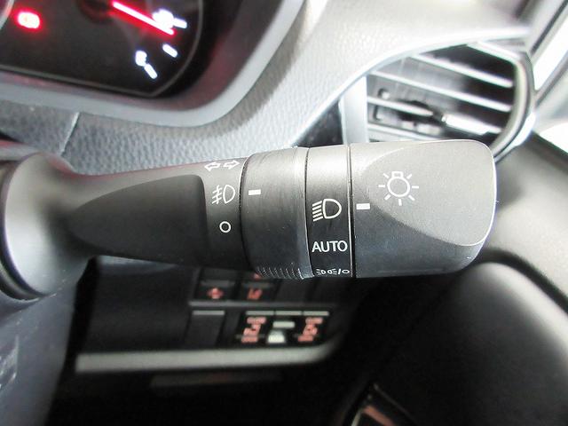 ヴォクシー ZS 煌III 後席モニタ 両側パワースライド タイヤ新 ディーラー保証1年走行距離無制限 トヨタ認定中古車 踏み間違い加速抑制 ナビ フルセグ ETC LEDヘッドランプ 純正アルミホイール ワンオーナー(40枚目)