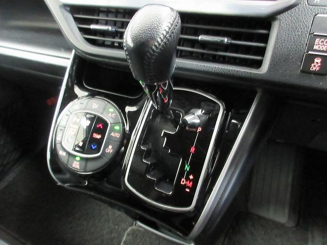 ヴォクシー ZS 煌III 後席モニタ 両側パワースライド タイヤ新 ディーラー保証1年走行距離無制限 トヨタ認定中古車 踏み間違い加速抑制 ナビ フルセグ ETC LEDヘッドランプ 純正アルミホイール ワンオーナー(49枚目)