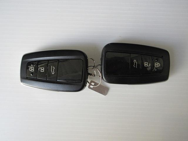 ランドクルーザープラド TX Lパッケージ 70thアニバーサリーリミテッド 踏み間違い加速抑制 ドラレコ 保証1年付 ディーラ保証走行距離無制限 トヨタ認定中古車 ナビ フルセグ バックカメラ ETC LEDヘッドランプ サンルーフ 革シート パワーシート 純正アルミホイール(80枚目)